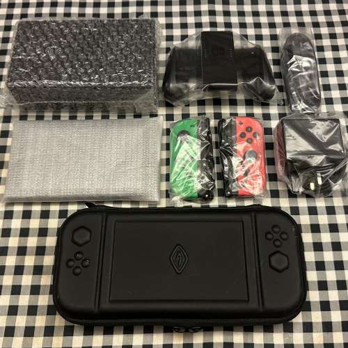 Switch 1任天堂遊戲機套裝 漆蛋特別版本 行貨 95%新 非常少用和新淨 只有輕微使用...
