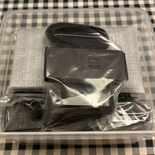 Switch 1任天堂遊戲機套裝 漆蛋特別版本 行貨 95%新 非常少用和新淨 只有輕微使用...