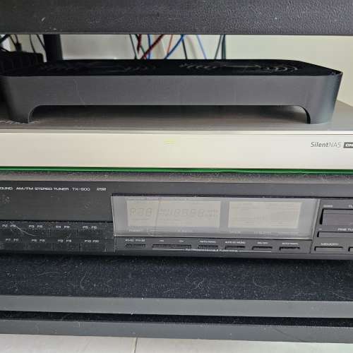 QNAP HS-453DX Silent NAS (16G Ram + 500G SSD x2)