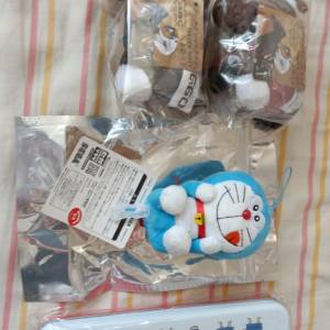 圖中四件全所售$100///兩件日本版，兩隻馬仔港版，（鑽石山至佐敦mtr交收）！thanks