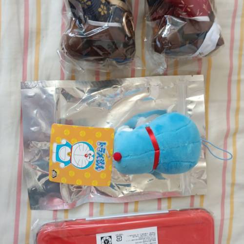 圖中四件全所售$100///兩件日本版，兩隻馬仔港版，（鑽石山至佐敦mtr交收）！thanks