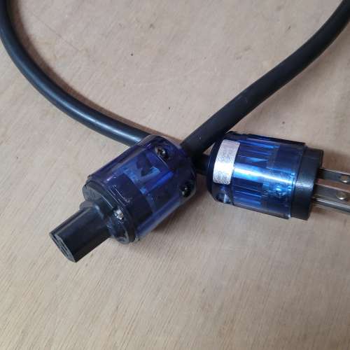 Oyaide Black Mamba V2 power cord