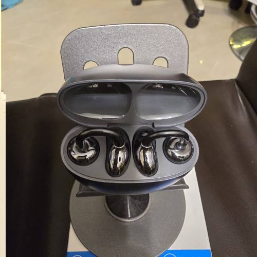 Honor Choice earbuds clip