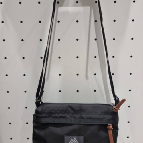 Gregory Envelope Shoulder 1L 斜背包