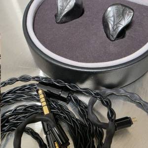 IO Audio VOLARE 三混合入耳式耳機。