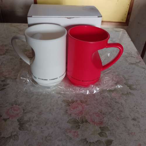 香港郵政2013（中西婚嫁習俗紀念膠杯）$50