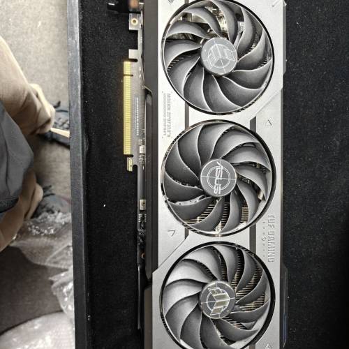 Asus Tuf RTX 4070 TI OC 12GB 三風扇