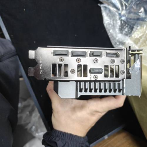 Asus Tuf RTX 4070 TI OC 12GB 三風扇