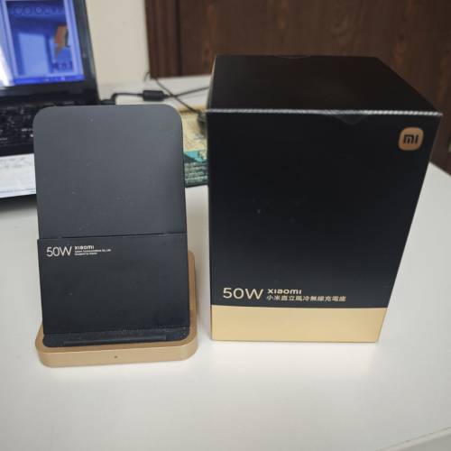 小米120W充電器及50W無線充電座