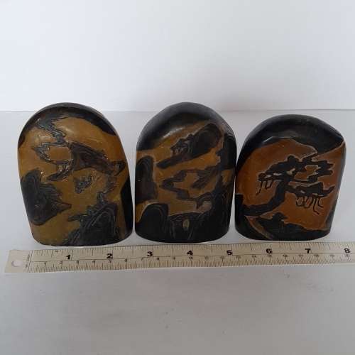 清理古舊 存貨，一手3個雕刻風景畫 天然石，约3.5x3x1寸，重约360／380 克，可作擺...