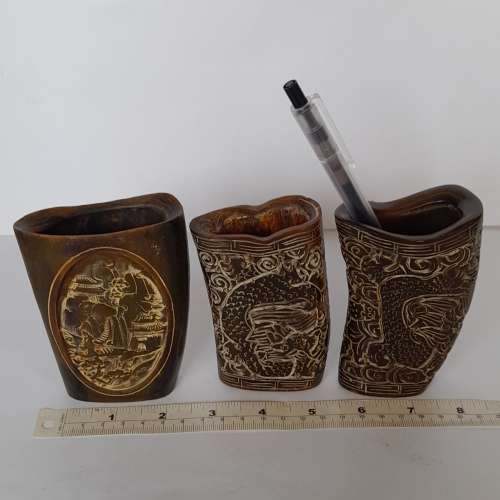 半價清理古舊 存貨，一手3個雙面雕刻牛角筆座/擺件，高约4寸，3個共售450元，原價...