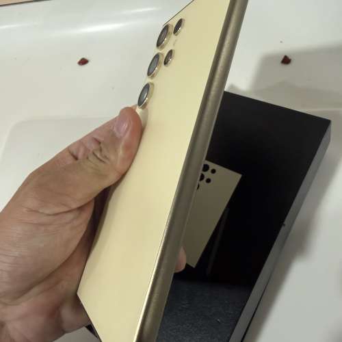 Samsung Galaxy S24 Ultra 512gb金色鈦金屬手機，完美冇花，冇修冇拆，所有功能正常...