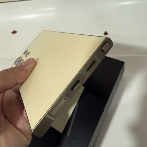 Samsung Galaxy S24 Ultra 512gb金色鈦金屬手機，完美冇花，冇修冇拆，所有功能正常...