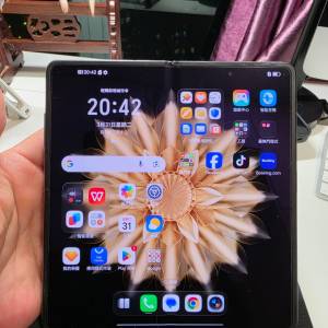 Honor magic v2 16+512 紫色香港行貨 雙卡 二手 99%新全套有盒功能全正常 荃灣港鐵...