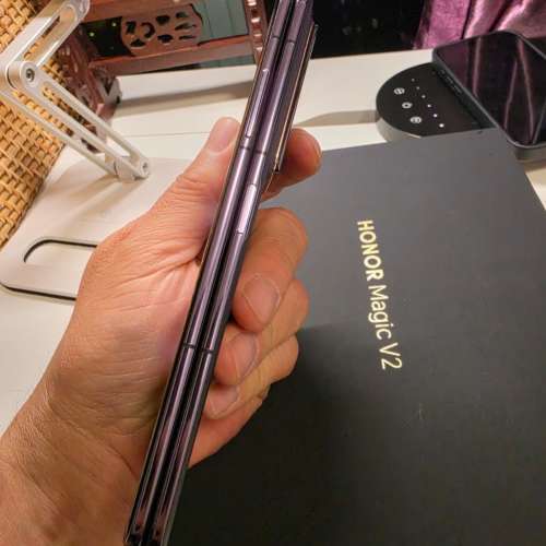 Honor magic v2 16+512 紫色香港行貨 雙卡 二手 99%新全套有盒功能全正常 荃灣港鐵...