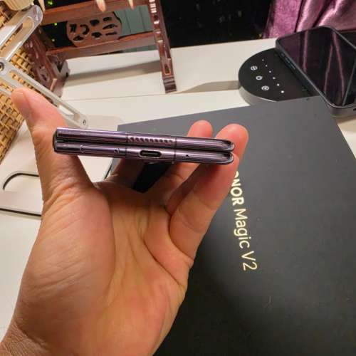 Honor magic v2 16+512 紫色香港行貨 雙卡 二手 99%新全套有盒功能全正常 荃灣港鐵...