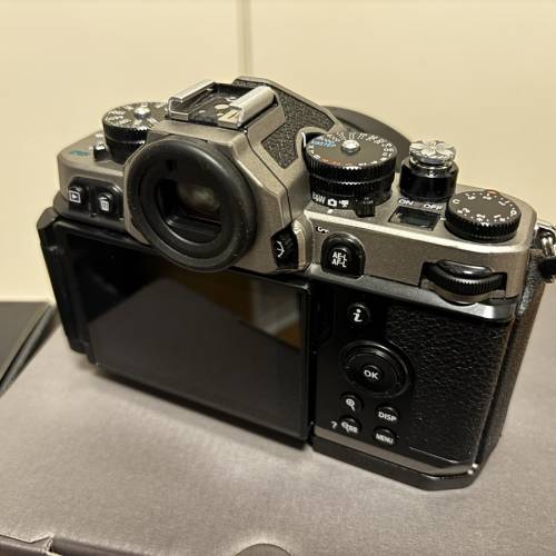 Nikon ZF + 40mm SE kit