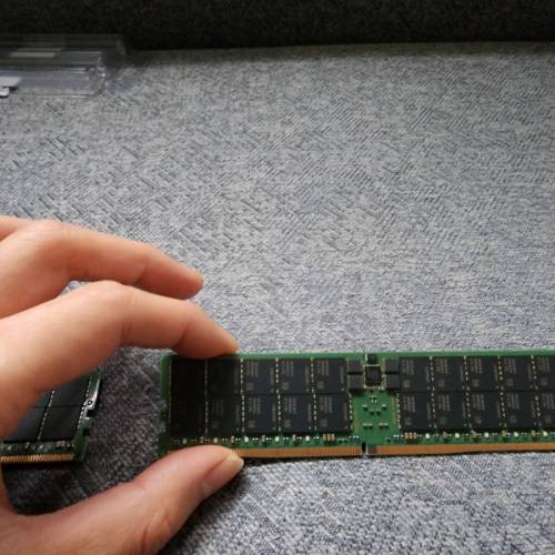 Samsung 三星 DDR5 4800 64GB ECC R-DIMM 伺服器記憶體 x2