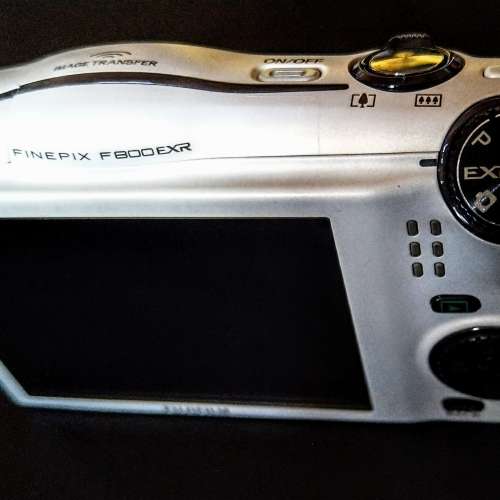 罕有放售八九成新富士 F800 EXR高階隨身輕便相机