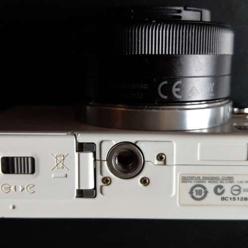 八成新少用 Olympus M43最輕盈嬌小型号 Pen Mini EPM 1 靚仔米白色机身只重265 gm  ...