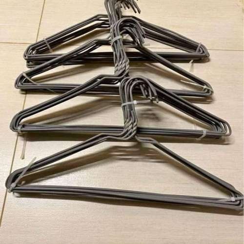 adult hanger ( grey ) $35/40pcs