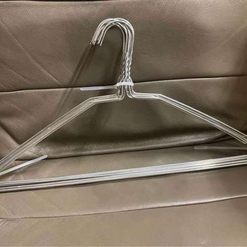 金屬衣架 , 售完即止 ($15/10 pcs ) Metal hangers, while supplies last