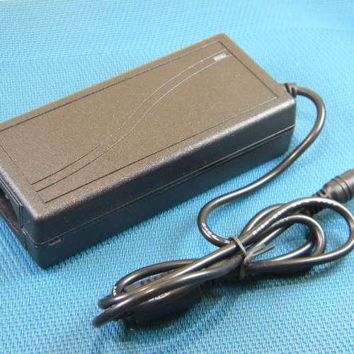 電子火牛總匯 3V 5V ... 12V ... 36V 多種輸出電流及插頭尺寸 全新有保用