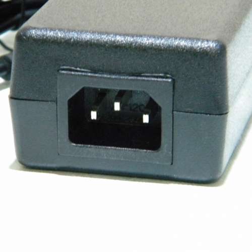 電子火牛總匯 3V 5V ... 12V ... 36V 多種輸出電流及插頭尺寸 全新有保用
