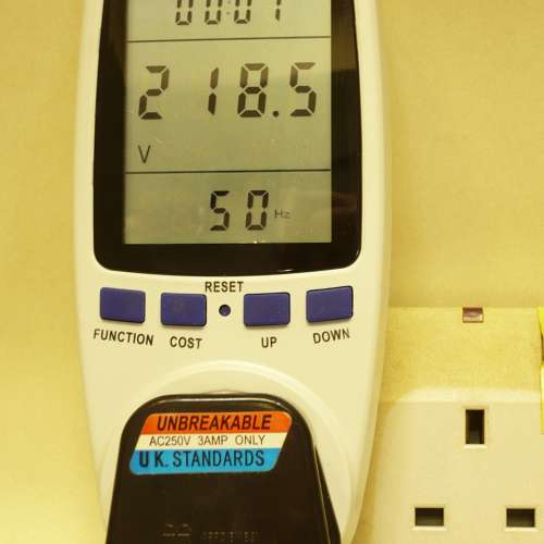 英式插頭功率計 計量插座 量度電壓電流功率頻率用電度數電費等多功能
