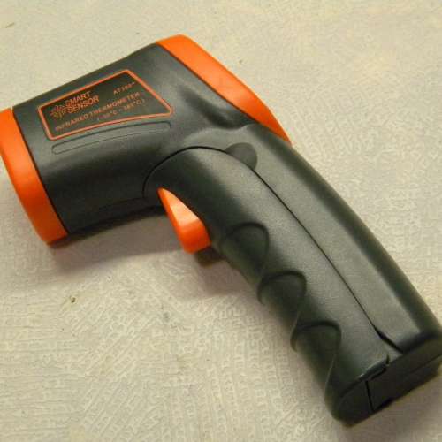 非接觸紅外線溫度計 工商業用 -50 至 380 度 背光彩屏 輕巧易用