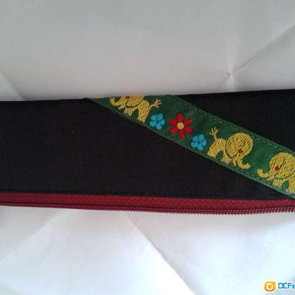 輕巧布料拉鍊袋，從日本東京買入。