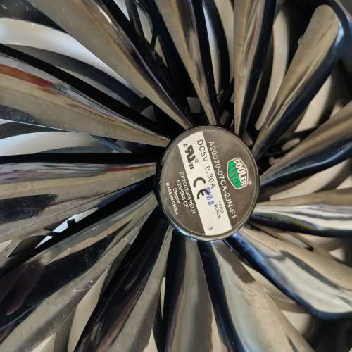 9成新 Cooler Master 手提電腦散熱座 (19cm 超靜音磁浮風扇，USB取電，有轉接)