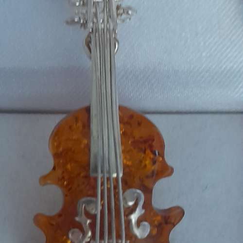 蜜蠟心針約2寸，鑲嵌純銀，可作小擺件用，收藏珍品。no.WB5.3.26