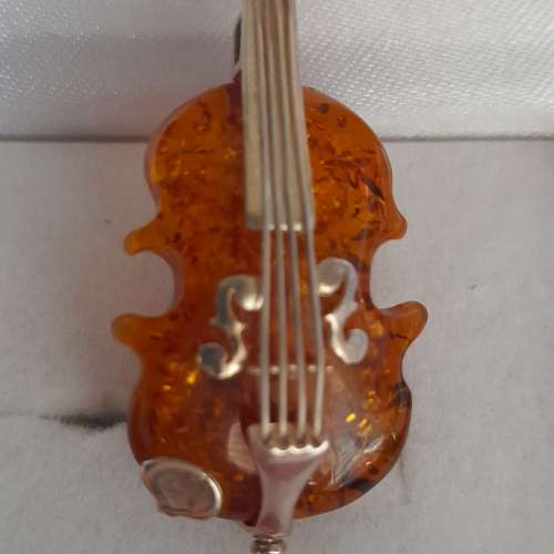 蜜蠟心針約2寸，鑲嵌純銀，可作小擺件用，收藏珍品。no.WB5.3.26