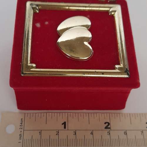 蜜蠟心針約2寸，鑲嵌純銀，可作小擺件用，收藏珍品。no.WB5.3.26