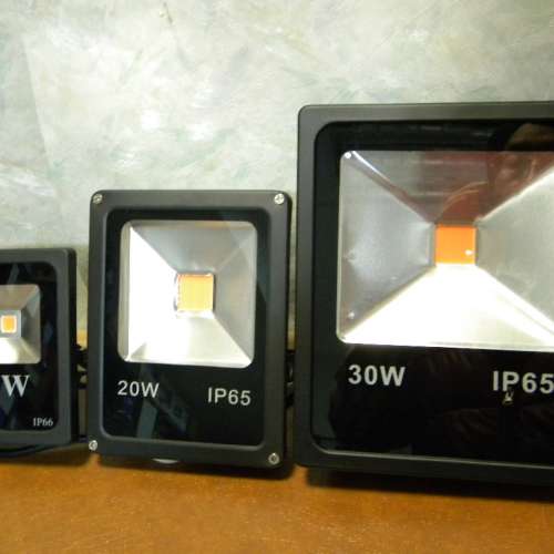 全新 LED 植物生長燈 10W-50W 採用全波段晶片 IP66 防水防塵外殼 促進植物蔬菜生長