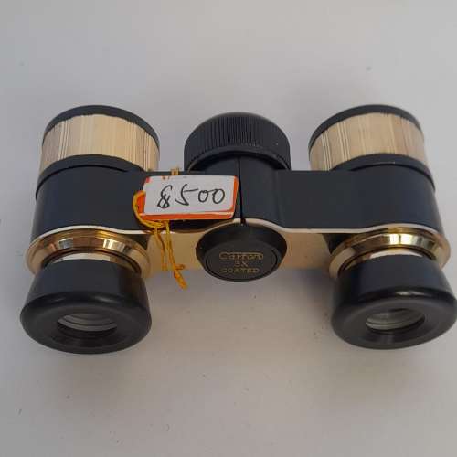 日本古董歌劇院雙筒望遠鏡珍藏版。每個價錢如照片顯示兩個起價錢可以商議。no.WB5....