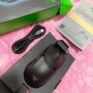 SELL 全新 RAZER COBRA PRO WIRELESS GAMING MOUSE.