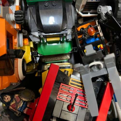 物超所值 Lego 大量不同款式車、以及原有超多人仔 ，雷神、美國隊長等等看不清人仔...