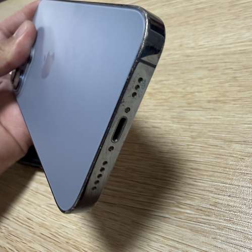 iPhone 13pro 256gb,港行雙卡，電池健康度81、邊框有花，所有功能正常！有Mon貼有...