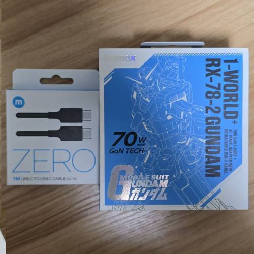 Momax全球充電器 高達版送1米線