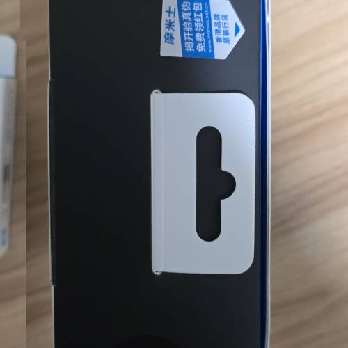 Momax全球充電器 高達版送1米線