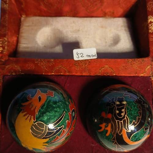 一手四個景泰藍健身球，  3個47mm,1個52 mm, 4個清貨共售160 元 加送禮品。noDB4.3.26