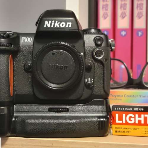 Nikon F100