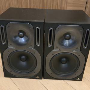 Behringer TRUTH B2031A High-Resolution, Active 2-Way Reference Studio Monitor,