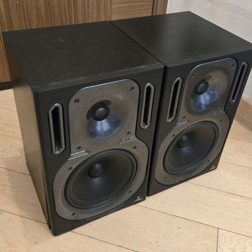Behringer TRUTH B2031A High-Resolution, Active 2-Way Reference Studio Monitor,