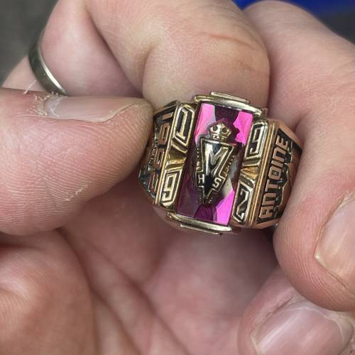 10K 黃金 SCHOOL RING 約18圈 $7500