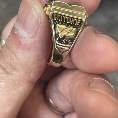 10K 黃金 SCHOOL RING 約18圈 $7500