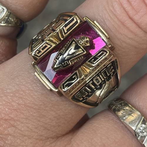 10K 黃金 SCHOOL RING 約18圈 $7500