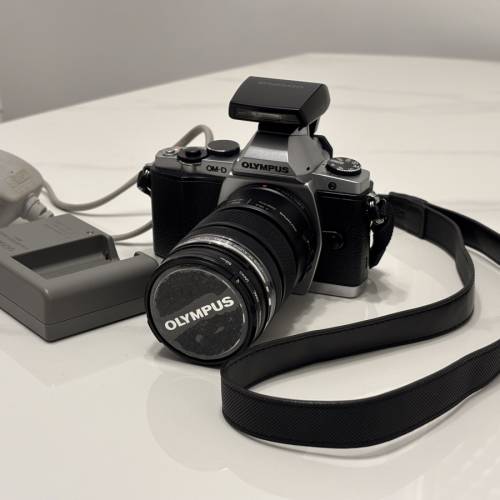 M43 Olympus 奧林巴斯 OM-D E-M5 EM5 連 12-50 lens, FL-LM2 閃光燈